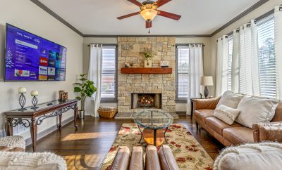 Ample 5BR with Movie and Game Rooms near Lakepoint