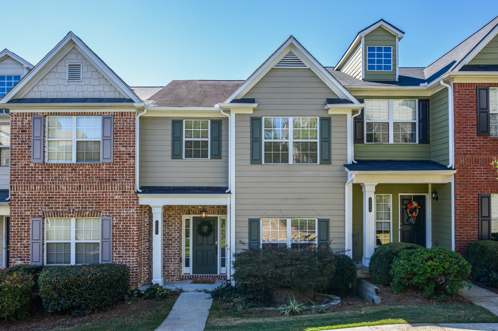 Stay In This Chic Townhome Near Olde Rope Mill