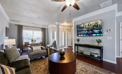 Stay In This Chic Townhome Near Olde Rope Mill