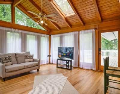 Enjoy This Roomy Cabin Style 5BR With A Pool Table