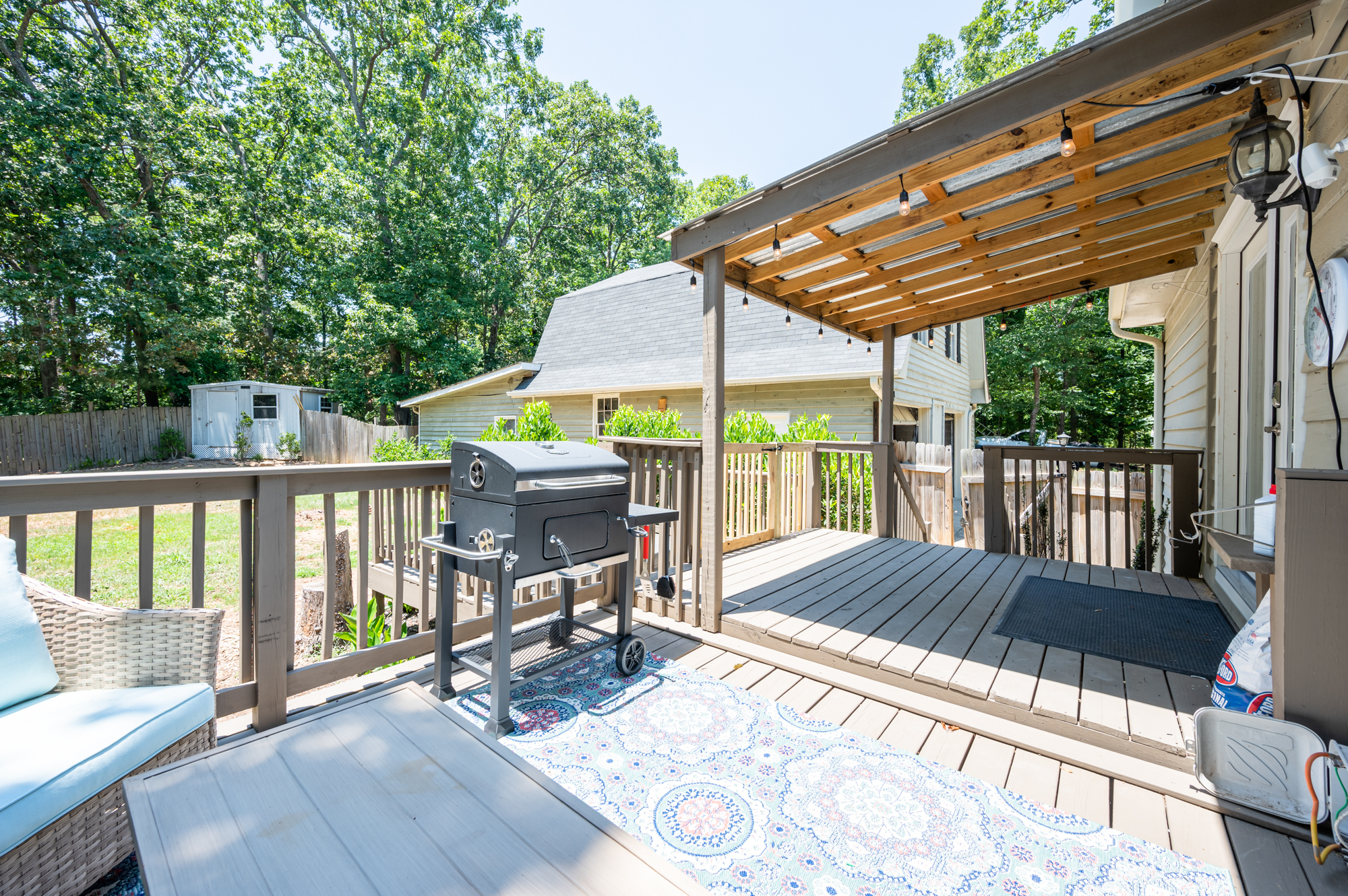 Cabin Style Stay With Patio, Grill & Porch Swing