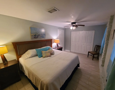 Beach Bungalow Pet-Friendly 5 Minutes to the Beach